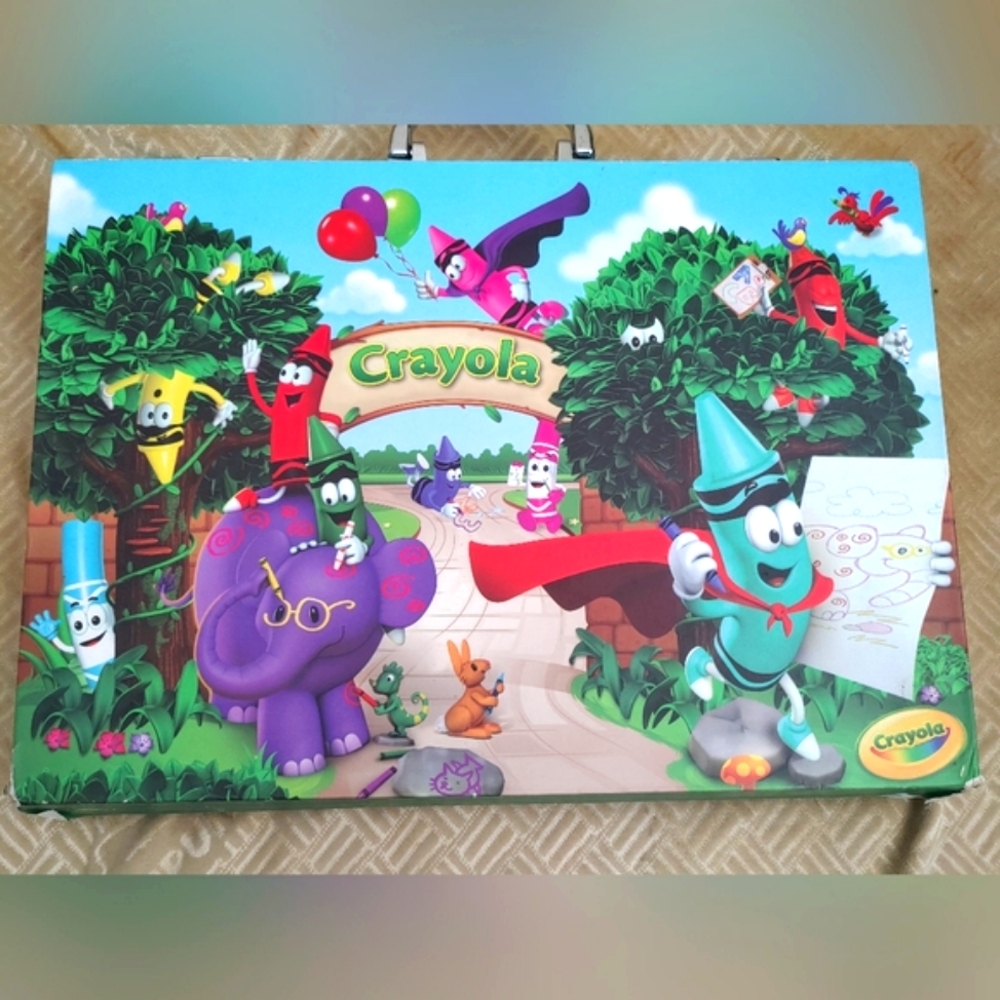 Large Crayola Crayon/Marker Set